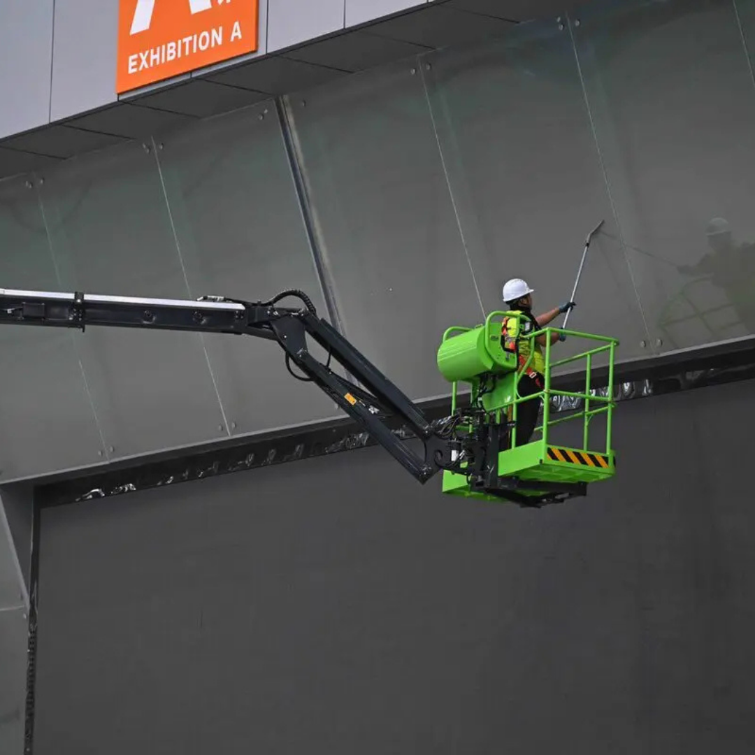 LiuGong LA14JE da frota Almape — articulada elétrica 14m perfil lateral