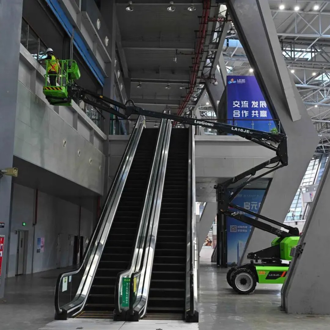 Articulada LA16JE em centro de convenções